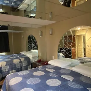  Hotel Jamaica Plaza
