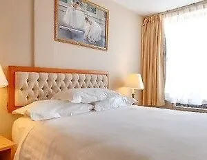 2* Hotel Flushing